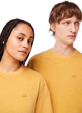 Camiseta Lacoste Dyed Mostaza Para Mujer y Hombre