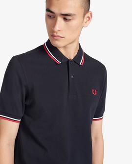 Polo Fred Perry Icónico Azul Marino y Rojo Para Hombre