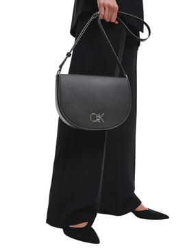 Bolso Calvin Klein Re-Lock Saddle Bag Negro Mujer