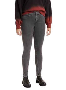 Pantalón Levis 721 High Rise Skinny Gris Mujer