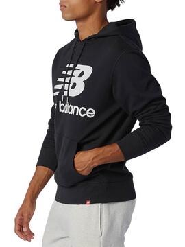 Sudadera New Balance Essentials Staked Logo Negra