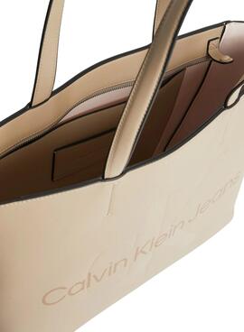 Bolso Calvin Klein Sculpted Beige para Mujer