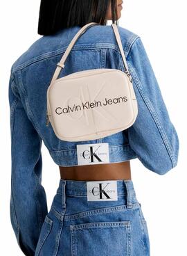 Bolso Calvin Klein Sculpted Logo Beige para Mujer