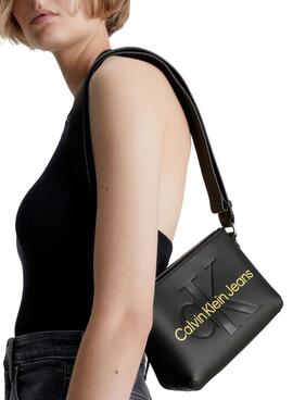 Bolso Calvin Klein Sculpted Camera Negro Mujer