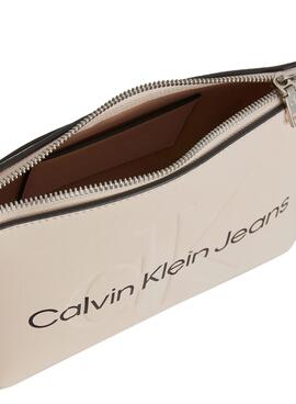 Bolso Calvin Klein Sculpted Camera Beige Mujer
