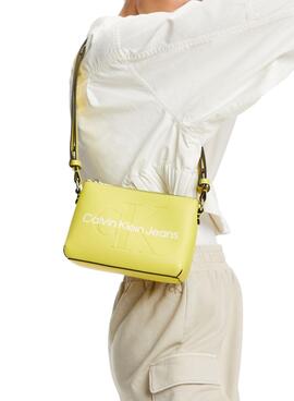 Bolso Calvin Klein Sculpted Camera Amarillo Mujer