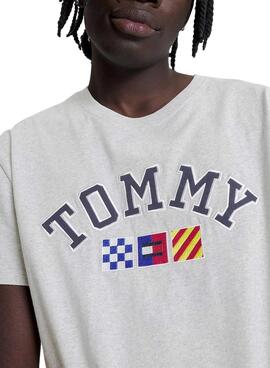 Camiseta Tommy Jeans Sailing Gris para Hombre