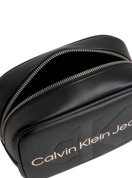 Bolso Calvin Klein Sculpted Camera Negro Mujer