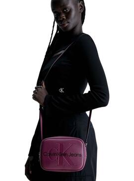 Bolso Calvin Klein Sculpted Camera Morado Mujer