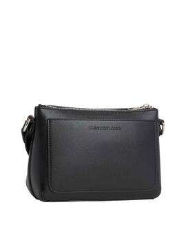 Bolso Calvin Klein Sculpted Pouch Negro Mujer