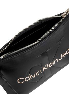 Bolso Calvin Klein Sculpted Pouch Negro Mujer