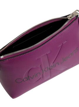 Bolso Calvin Klein Sculpted Pouch Morado Mujer
