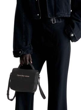 Bolso Calvin Klein Sculpted Boxy Negro para Mujer