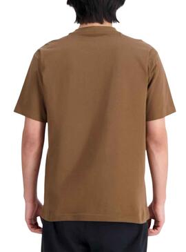 Camiseta New Balance Stacked Marrón Hombre