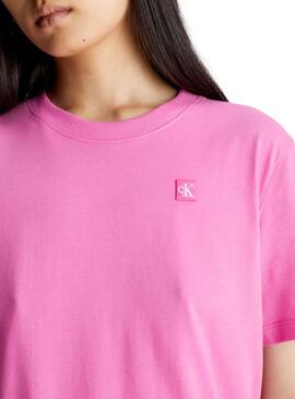 Camiseta Calvin Klein Embro Badge Rosa Para Mujer