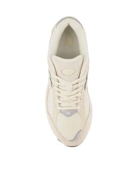 Zapatillas New Balance 2002 beige para mujer