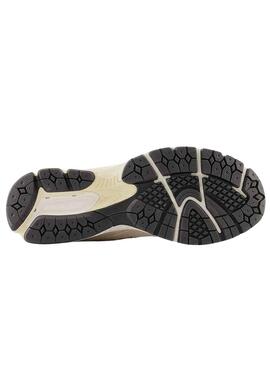 Zapatillas New Balance 2002 beige para mujer