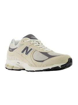 Zapatillas New Balance M2002 Beige y Gris Para Hombre