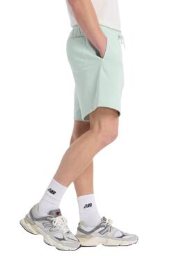 Bermuda New Balance Sport Essentials verde para hombre