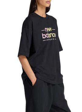 Camiseta New Balance Reimagined negro para mujer