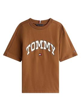 Camiseta Tommy Hilfiger Varsity marrón para niño