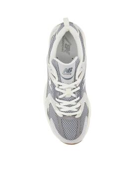 Zapatillas New Balance 530 blanco y gris para mujer
