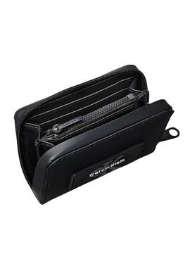Cartera Calvin Klein Utility cremallera pequeña negra para mujer