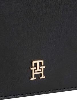 Cartera Tommy Hilfiger Icon con solapa y correa negro para mujer