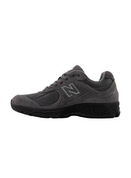 Zapatillas New Balance U2002R morado y negro para hombre
