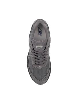 Zapatillas New Balance U2002R morado y negro para hombre

