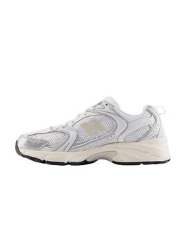 Zapatillas New Balance 530 plata y blanco para mujer
