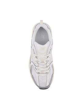 Zapatillas New Balance 530 plata y blanco para mujer
