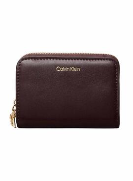 Cartera Calvin Klein mediana con solapa granate para mujer