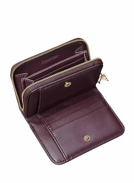 Cartera Calvin Klein mediana con solapa granate para mujer