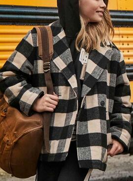 Abrigo Mayoral jacuard de cuadros negro y beige para niña