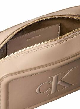 Bolso Calvin Klein Jeans Bold Camera beige para mujer