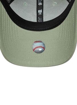 Gorra New Era MLB League Essential New York Yankees 9FORTY verde para mujer