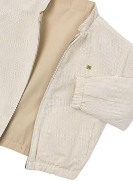 Cortaviento Mayoral beige para niño