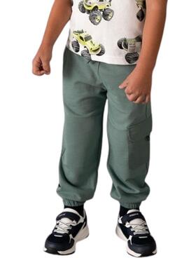 Pantalón Mayoral verde con bolsillos para niño 