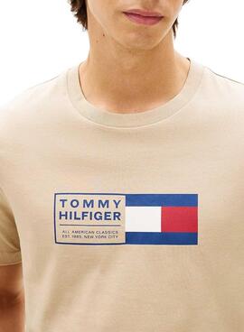 Camiseta Tommy Hilfiger Brand Love Box tostado para hombre