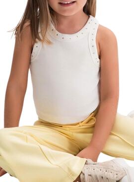 Camiseta Mayoral con tachuelas blanco roto para niña