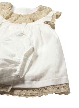 Conjunto Mayoral vestido blanco con puntilla beige para bebé