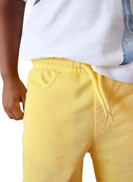 Short Mayoral amarillo para niño